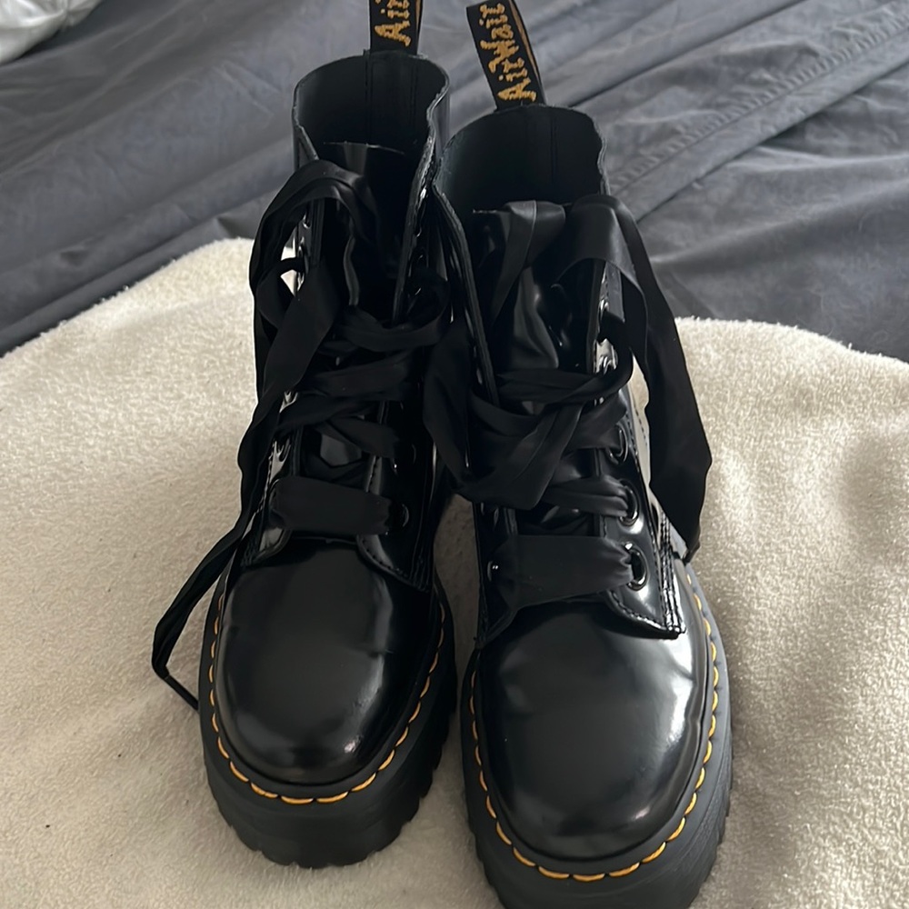 Doc Martens - MOLLY Size 7